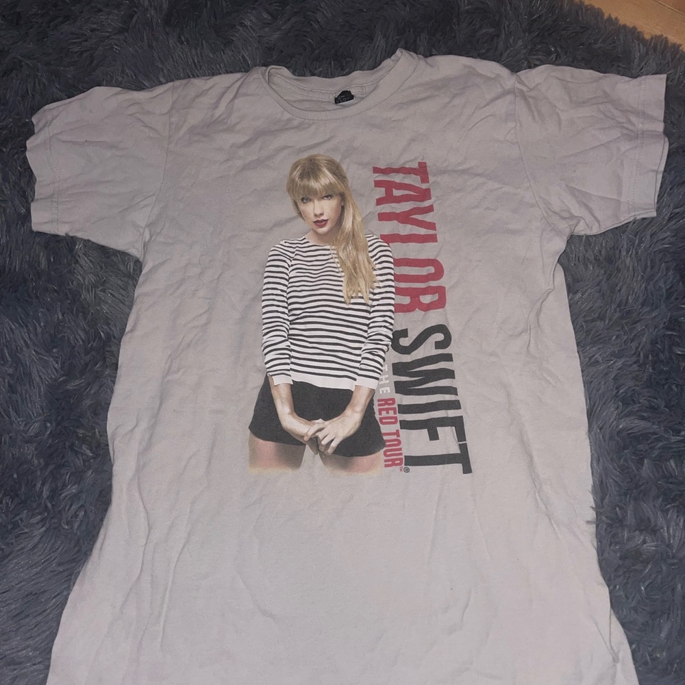 Taylor Swift 2013 Red tour tee shirt